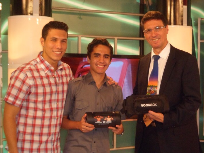 Con Alejandro Muñoz, ganador de La Encuesta Boombox de la Pelea Mayweather - Canelo